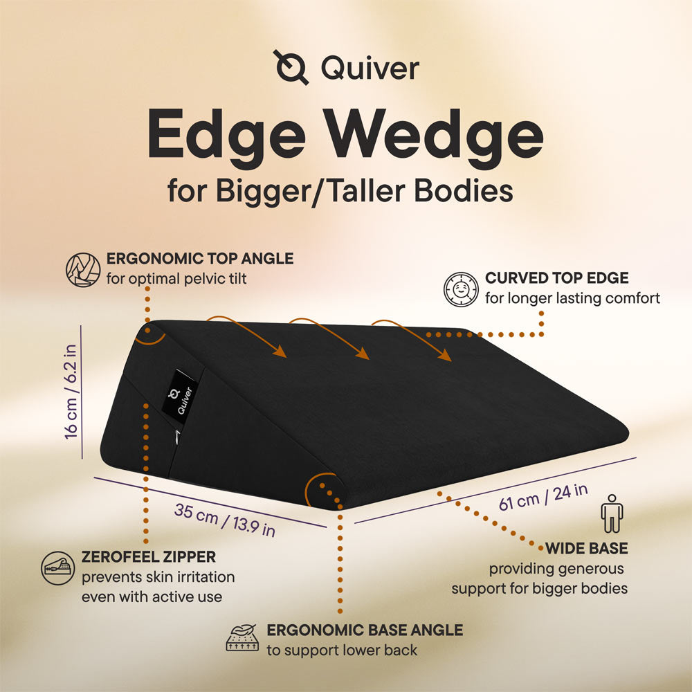 Positioning pillow – Quiver Edge Wedge Velvet Midnight Black
